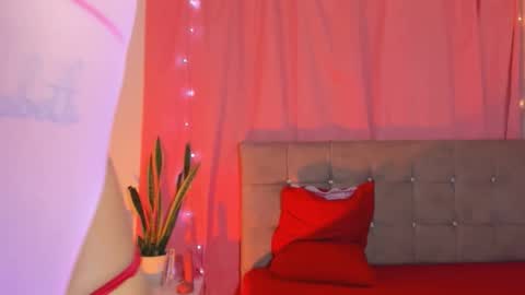 Snapshot of nahomi28 chatting on 11.14.25 Naomi online show from 11.14.25