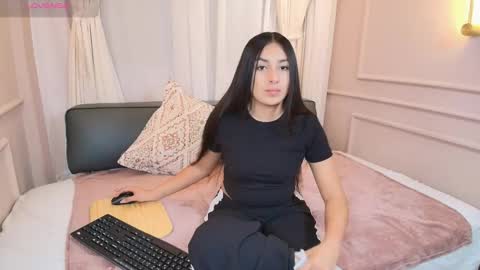 Nahomi online show from 11.08.25