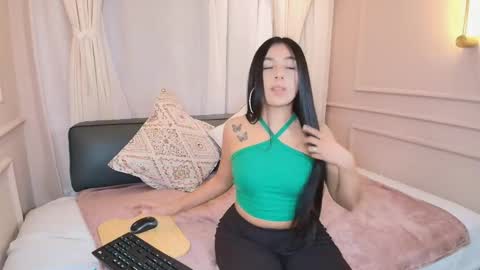 Nahomi online show from 11.14.25