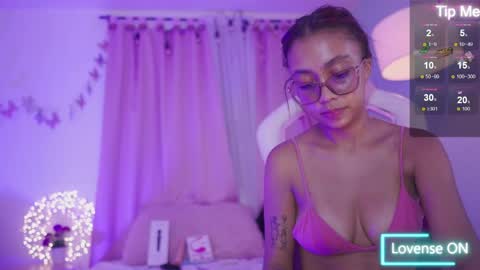 Snapshot of nahomy_2308 chatting on 03.31.26 nahomy 2308 online show from 03.31.26