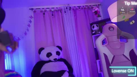 Snapshot of nahomy_2308 chatting on 04.15.26 nahomy 2308 online show from 04.15.26