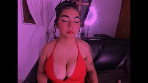 Snapshot of nahomy_hancook chatting on 11.22.25 nahomy_hancook online show from 11.22.25