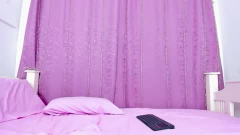 Snapshot of nahomy_smiith_ chatting on 11.15.25 nahomy_smiith_ online show from 11.15.25