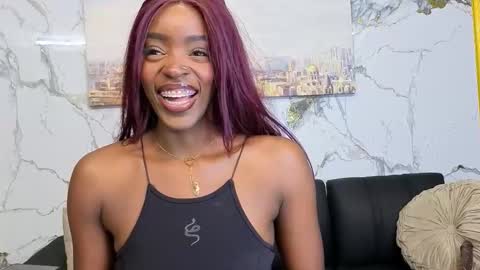 Nahomy  online show from 11.30.25