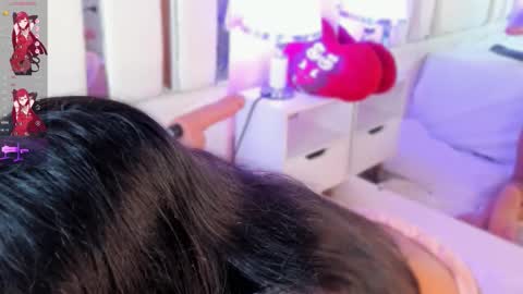 Nahomy Roberts online show from 10.18.25