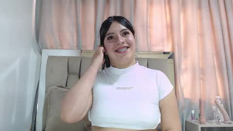 Snapshot of naia_x chatting on 01.13.25 Naia x online show from 01.13.25