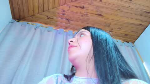 Snapshot of naia_x chatting on 09.29.25 Naia x online show from 09.29.25