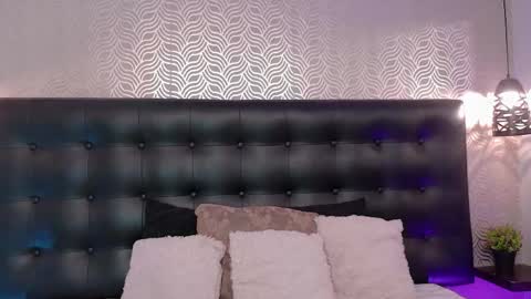 naiaramasson_ online show from 04.10.26