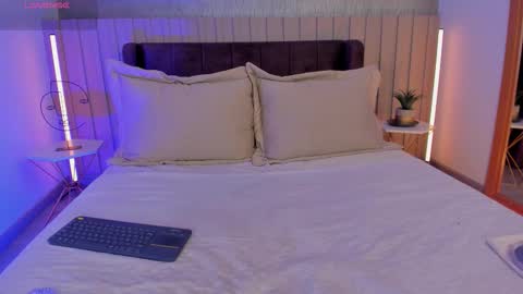 Naisha Ford online show from 11.16.25