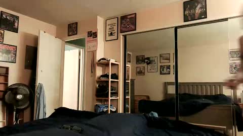 Snapshot of nakedmonkey chatting on 11.19.25 nakedmonkey online show from 11.19.25