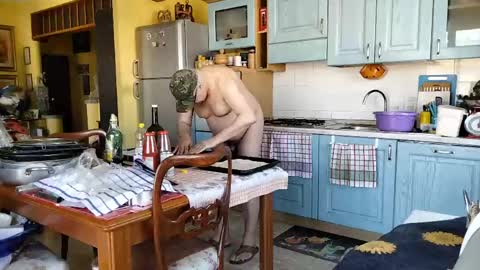 Snapshot of nakednudist72 chatting on 04.20.26 Naked Naturist online show from 04.20.26