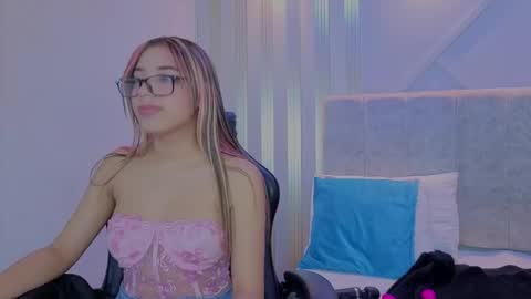 nami_sweet_ online show from 09.30.25