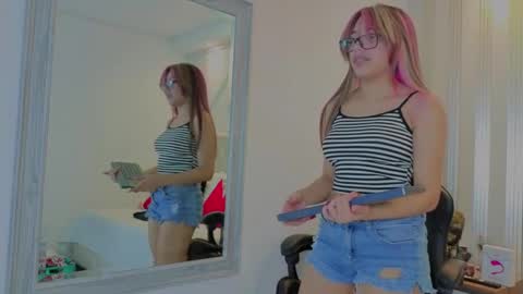 nami_sweet_ online show from 10.04.25
