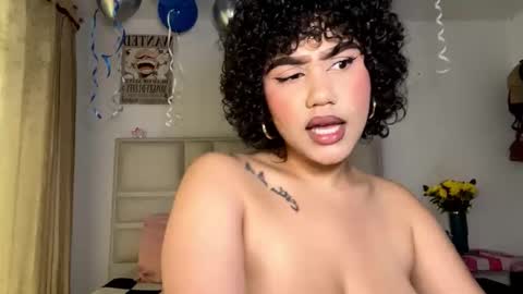 Snapshot of namithompson chatting on 10.01.25 NamiThompson online show from 10.01.25