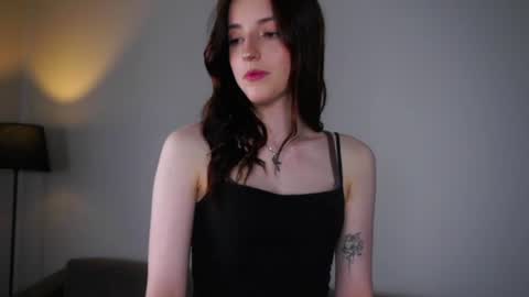 Snapshot of nanalle chatting on 06.25.26 Elizabeth online show from 06.25.26