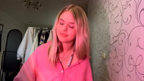 Snapshot of nancigoldy chatting on 05.17.26 Rina online show from 05.17.26