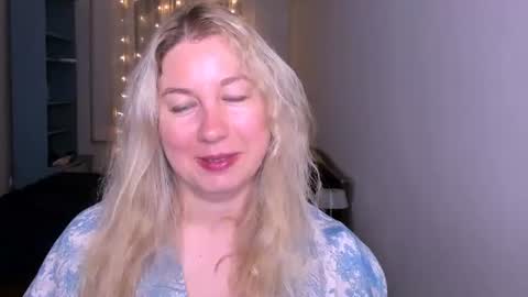 Snapshot of nancysanders chatting on 07.05.26 Nancy online show from 07.05.26