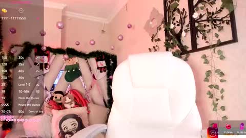 Snapshot of nanit_l chatting on 12.14.25 anna online show from 12.14.25