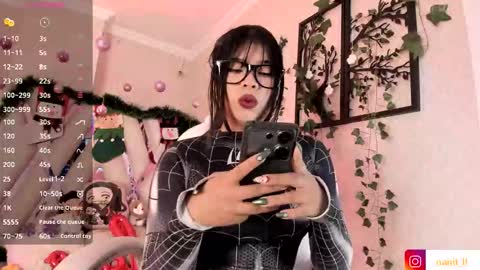 Snapshot of nanit_l chatting on 12.20.25 anna online show from 12.20.25