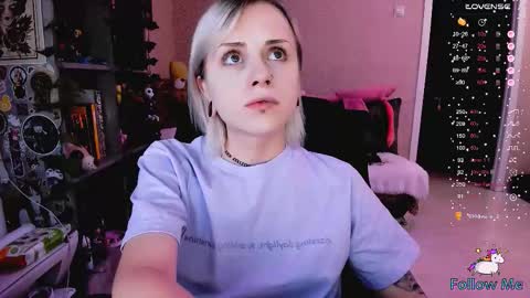 Monday-Friday 12-4 AM and 6-9 AM New York time online show from 01.09.26