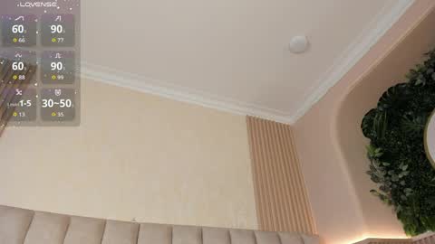 Snapshot of naomi_hill1 chatting on 04.09.26 Naomi online show from 04.09.26