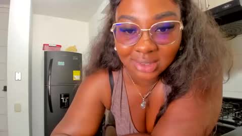 Snapshot of naomi_kiing chatting on 02.27.25 Nathalia King online show from 02.27.25