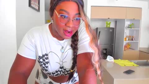 Snapshot of naomi_kiing chatting on 10.17.25 Nathalia King online show from 10.17.25