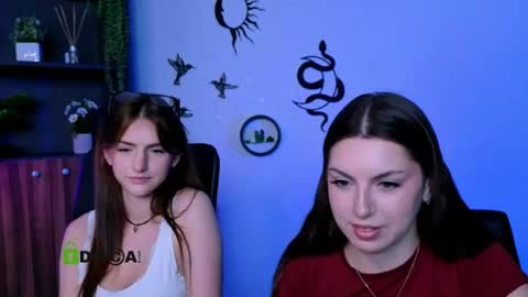 Snapshot of naomi_perl chatting on 07.17.26 Naomi online show from 07.17.26