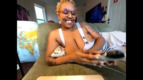 Naomigiirl6 online show from 01.25.25