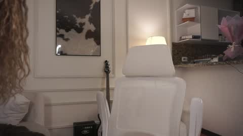 Snapshot of naomigomezz chatting on 06.19.26 Naomi online show from 06.19.26