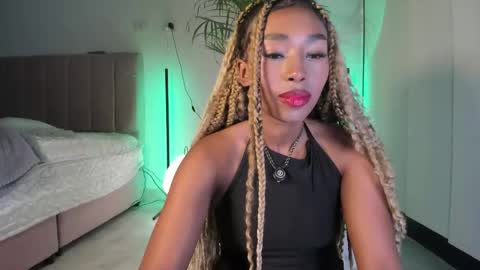 Naomii online show from 09.09.25