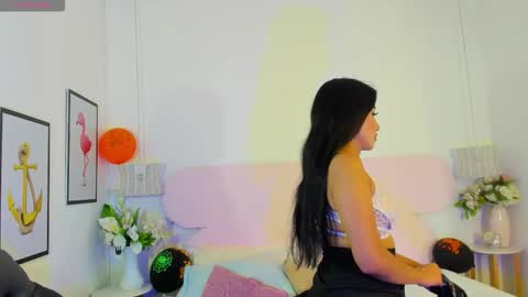 naomiiii   online show from 10.11.25