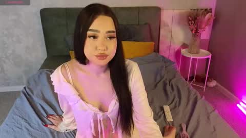 Naomi online show from 02.04.26