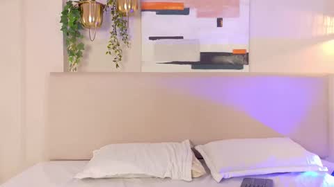 Naomi Klarc online show from 11.12.25