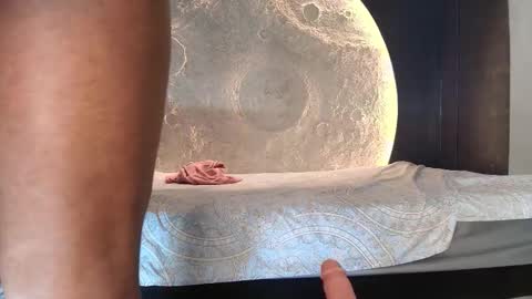 Naomi Qeents online show from 11.15.25