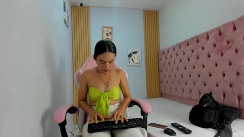 naomis_35 online show from 10.12.25