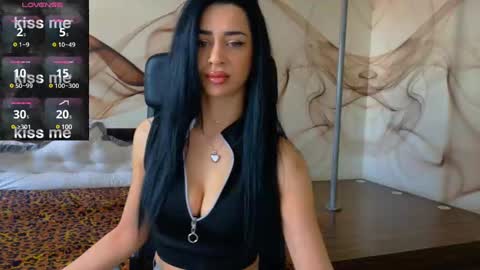 Snapshot of naomiscarlett chatting on 03.10.25 NaomiScarlett online show from 03.10.25