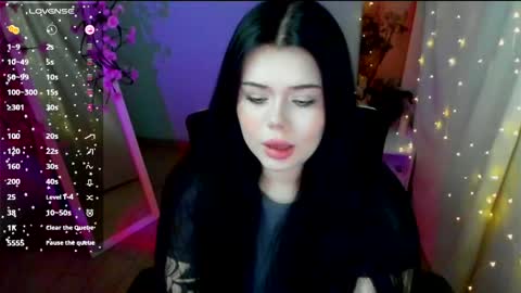 Snapshot of naomivibes chatting on 04.27.26 Naomi online show from 04.27.26