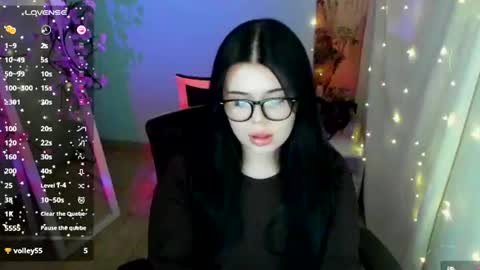 Snapshot of naomivibes chatting on 07.04.26 Naomi online show from 07.04.26