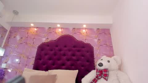 Snapshot of naomy_sexy_ chatting on 11.10.25 Naomy online show from 11.10.25