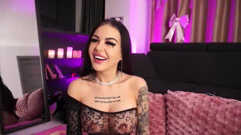 Snapshot of naomyblackbarbie chatting on 11.15.25 naomyblackbarbie online show from 11.15.25