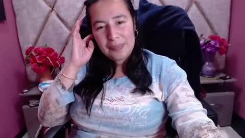 Snapshot of naomyprinces_ chatting on 12.21.24 Bulma Heidi online show from 12.21.24