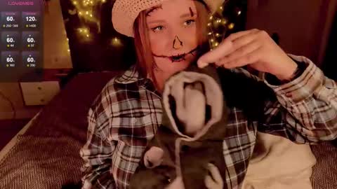 Snapshot of naomyreyyy chatting on 10.31.25 Naomy Rey online show from 10.31.25