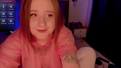 Snapshot of naomyreyyy chatting on 11.19.25 Naomy Rey online show from 11.19.25