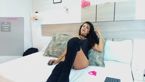 naoomi_cruz online show from 04.09.26