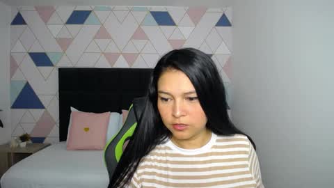 Snapshot of nare_celebi chatting on 12.13.24 N A R E online show from 12.13.24