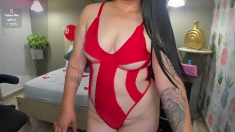 Snapshot of nare_celebi chatting on 02.15.25 N A R E online show from 02.15.25