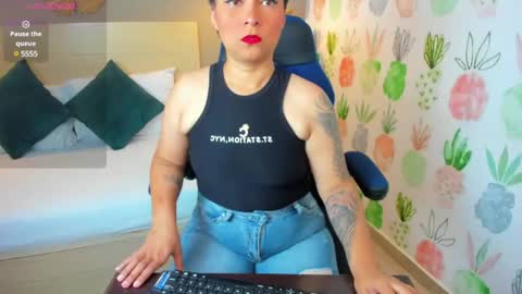 Snapshot of nare_celebi chatting on 02.21.25 N A R E online show from 02.21.25
