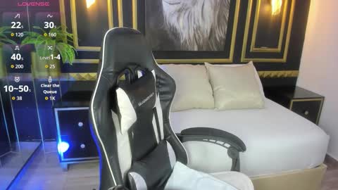 Snapshot of nare_celebi chatting on 10.18.25 N A R E online show from 10.18.25