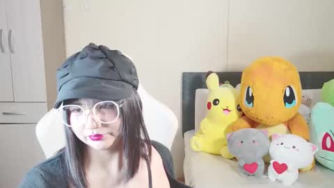 Snapshot of naree_masaki chatting on 10.14.25 Naree online show from 10.14.25